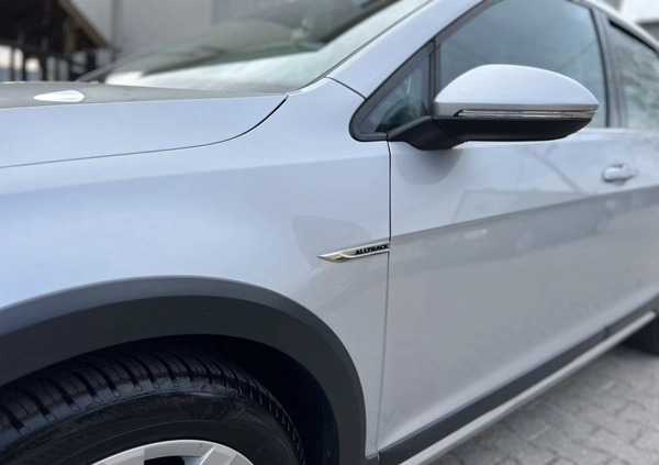 Volkswagen Golf cena 47500 przebieg: 182000, rok produkcji 2016 z Łobez małe 172
